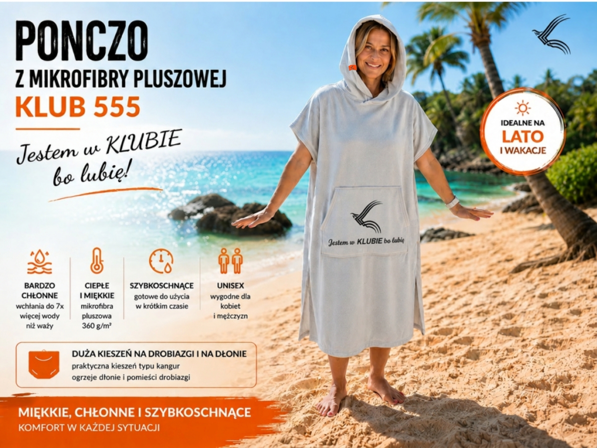 Grafika reklamowa poncza z mikrofibry pluszowej Klub 555 na tropikalnej plaży. Modelka stoi przodem w jasnoszarym ponczu z kapturem, dużą kieszenią kangur oraz napisem „Jestem w KLUBIE bo lubię!”. Grafika prezentuje najważniejsze cechy produktu: miękkość, chłonność, szybkie schnięcie oraz komfort użytkowania latem i na wakacjach.