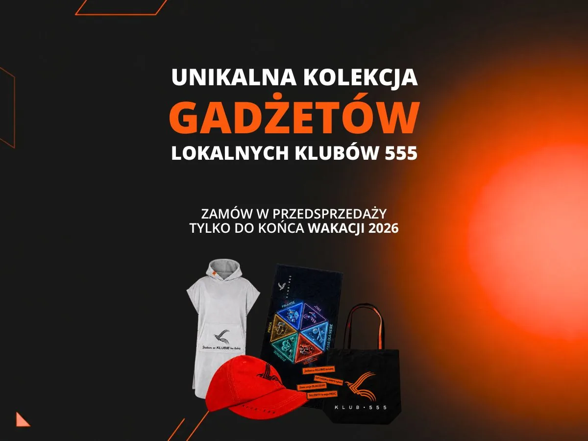 Kolekcja gadżetów klubowych Lokalnych Klubów 555 w przedsprzedaży: torba, czapka, poncho, ręcznik i plakietki z logo Klubu 555